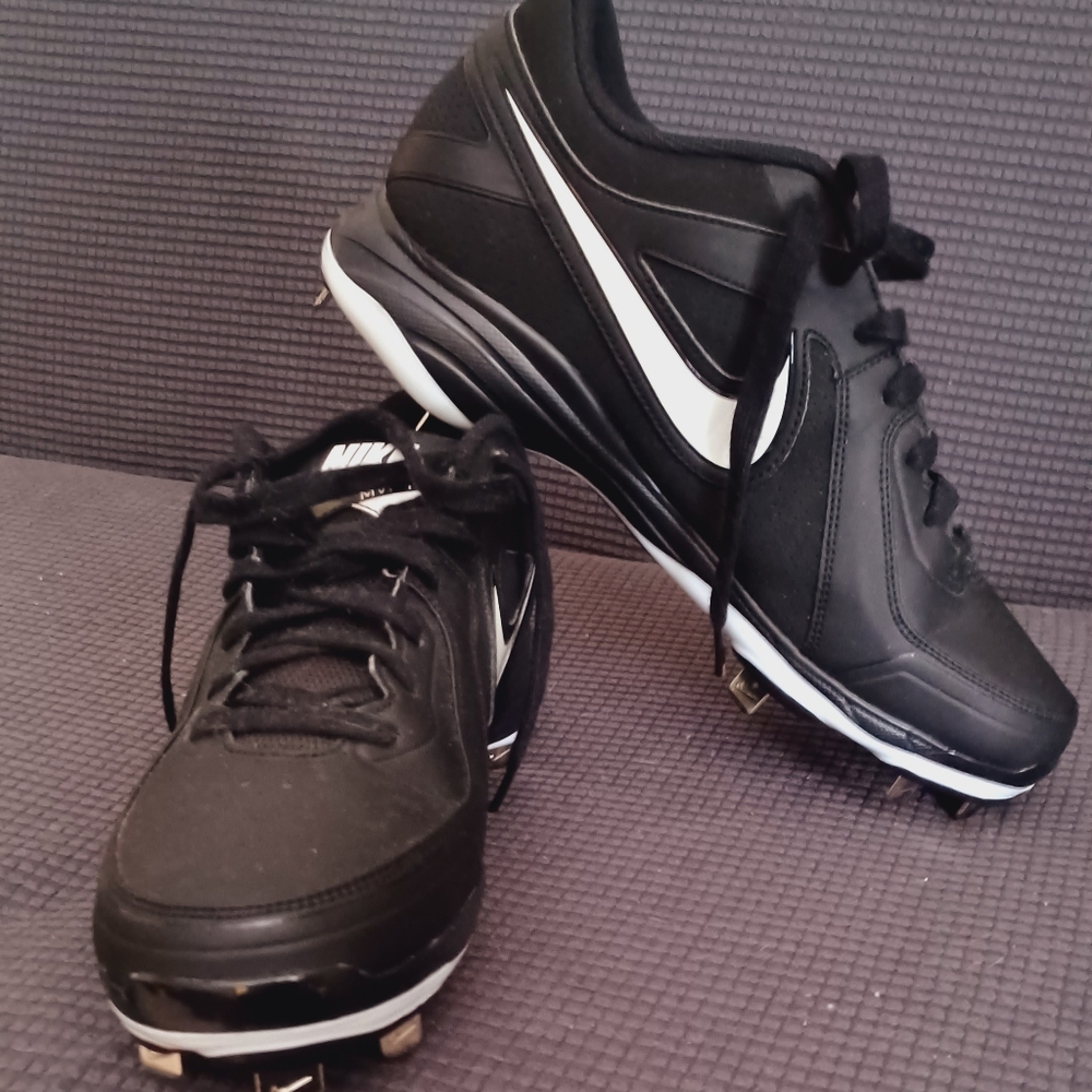 NIKE BASEBALL CLEATS BLACK SIZE 11.5